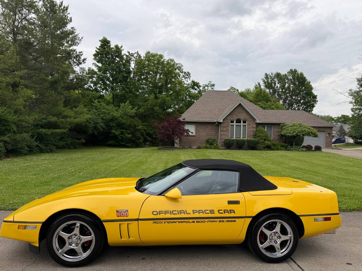Chevrolet-corvette-convertible-1986-yellow-10