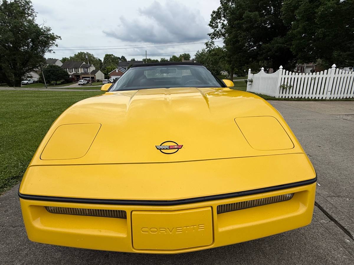 Chevrolet-corvette-convertible-1986-yellow-11