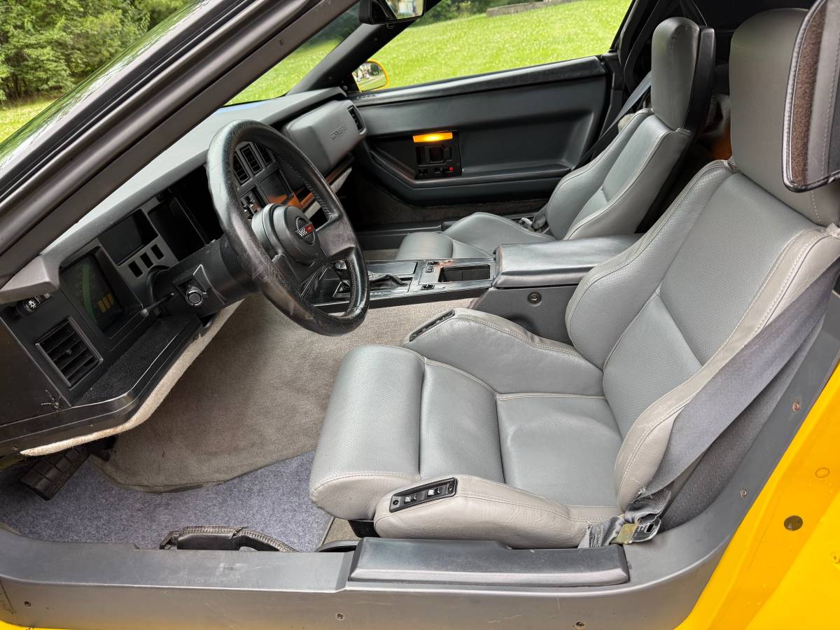 Chevrolet-corvette-convertible-1986-yellow-14