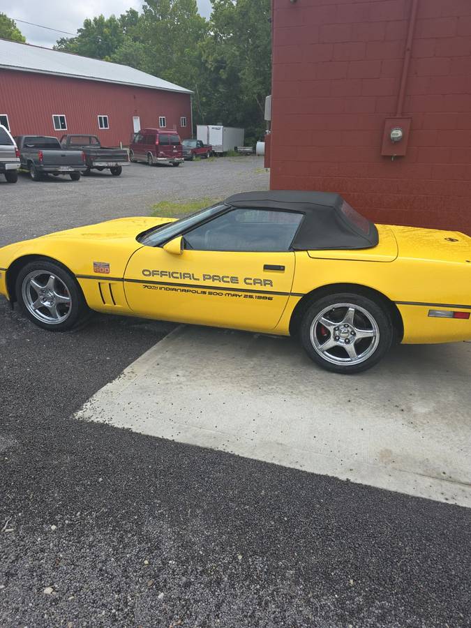 Chevrolet-corvette-convertible-1986-yellow-18