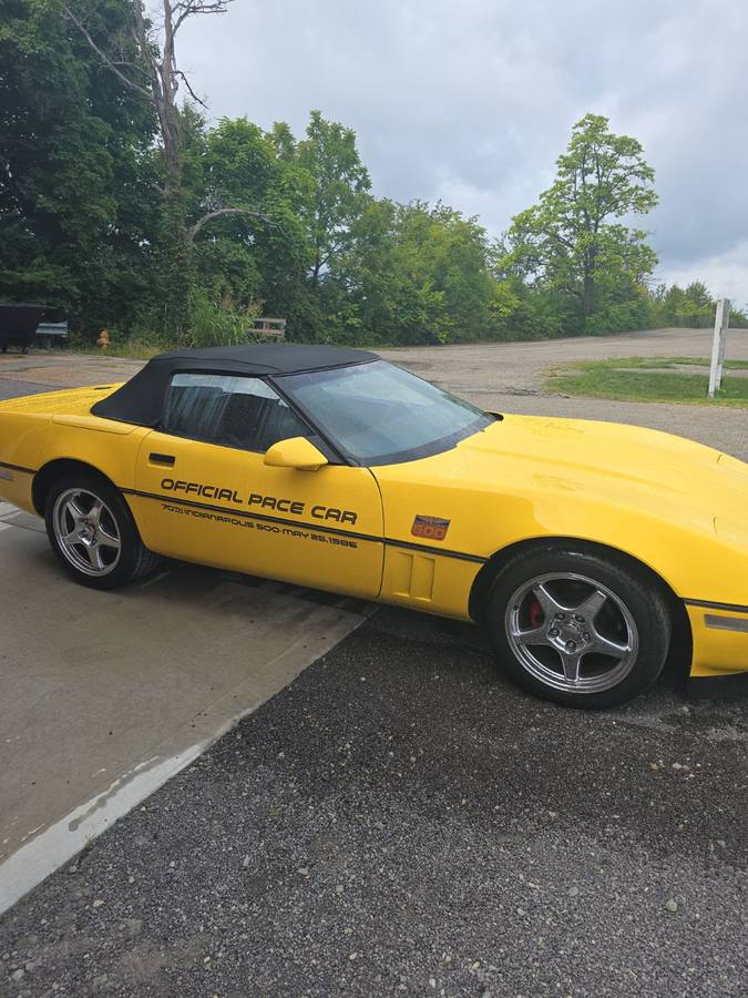 Chevrolet-corvette-convertible-1986-yellow-19