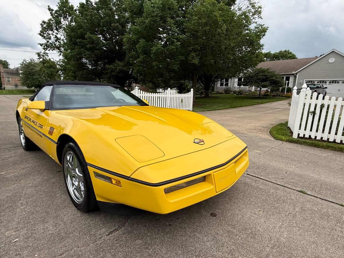 Chevrolet-corvette-convertible-1986-yellow
