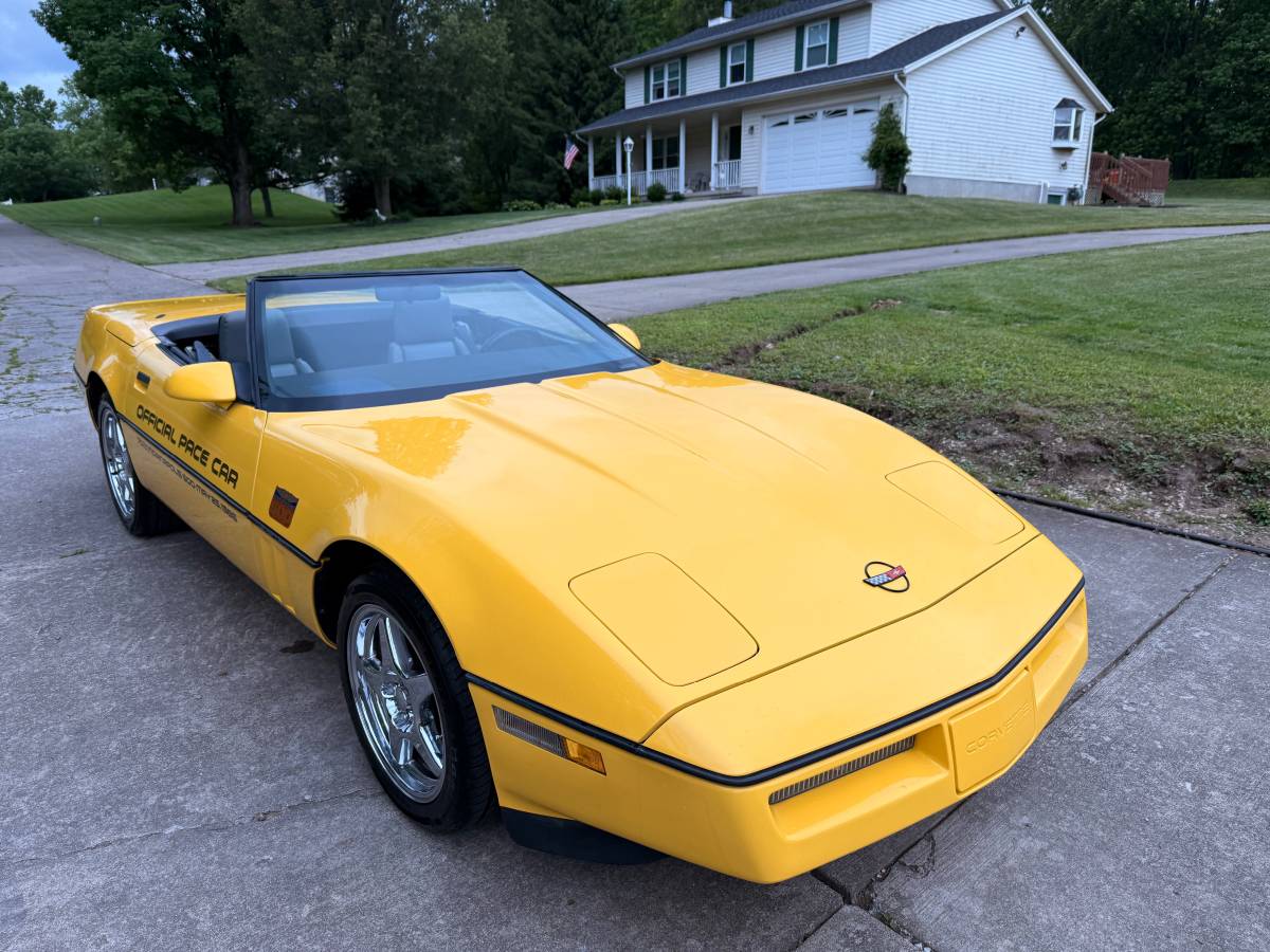 Chevrolet-corvette-convertible-1986-yellow-3