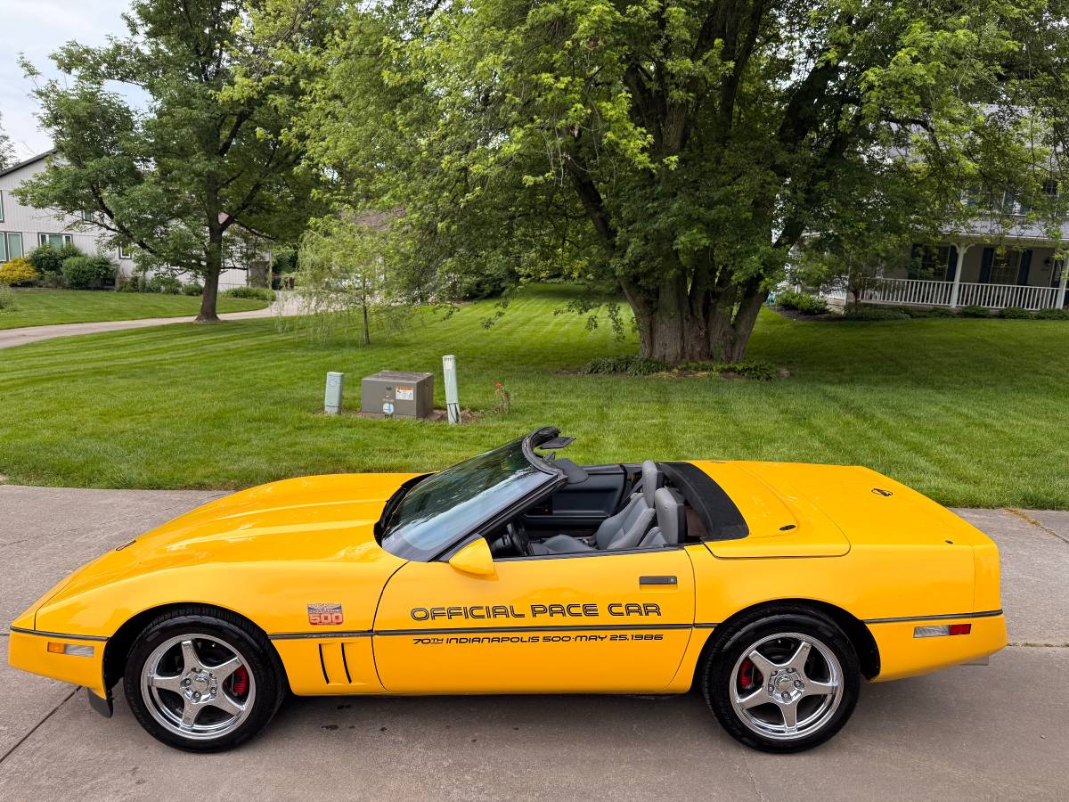 Chevrolet-corvette-convertible-1986-yellow-4