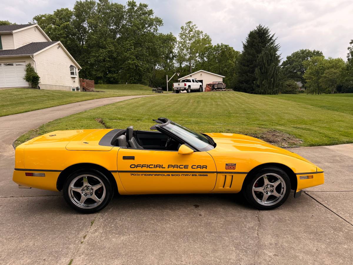 Chevrolet-corvette-convertible-1986-yellow-6