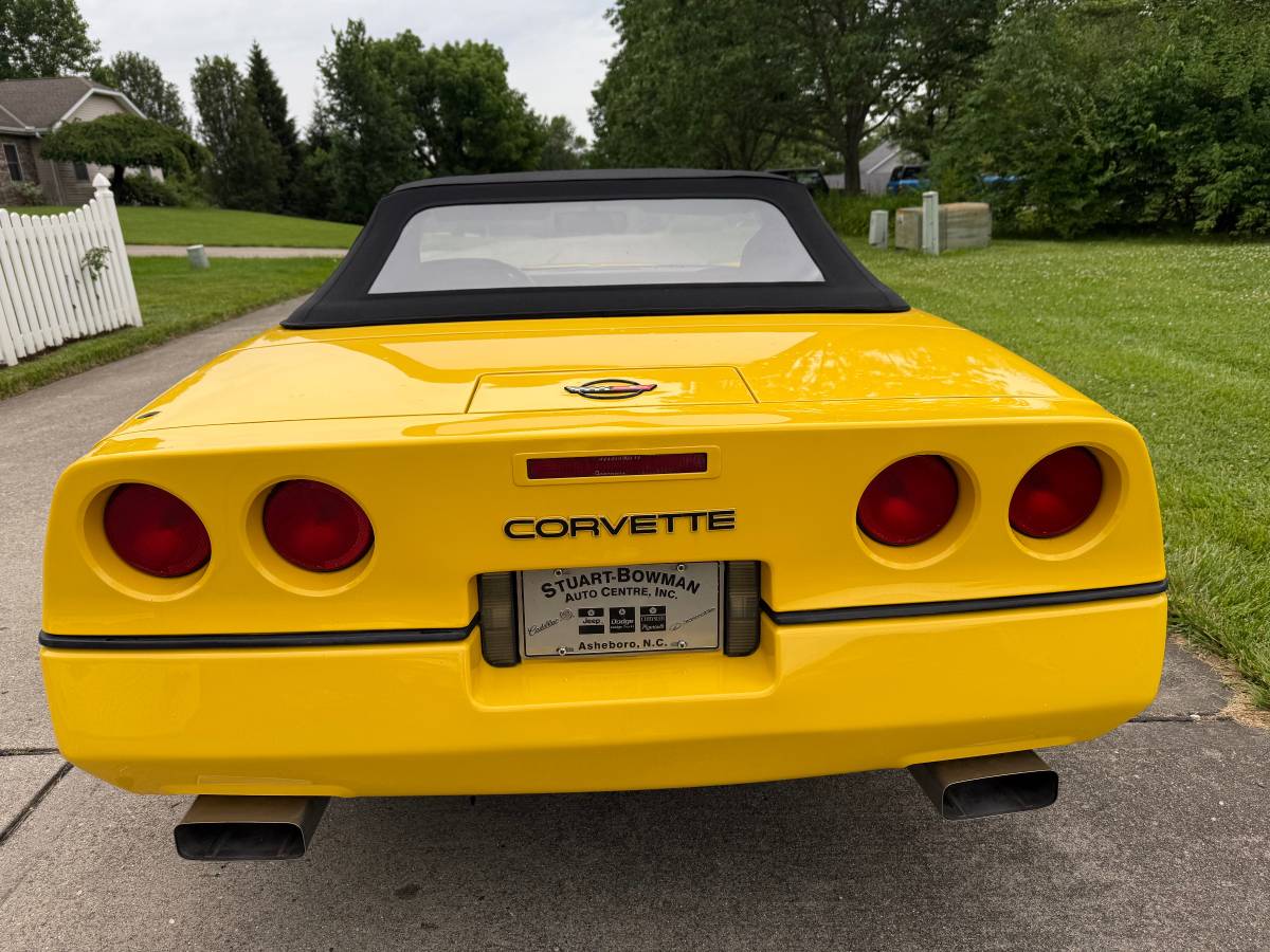 Chevrolet-corvette-convertible-1986-yellow-8