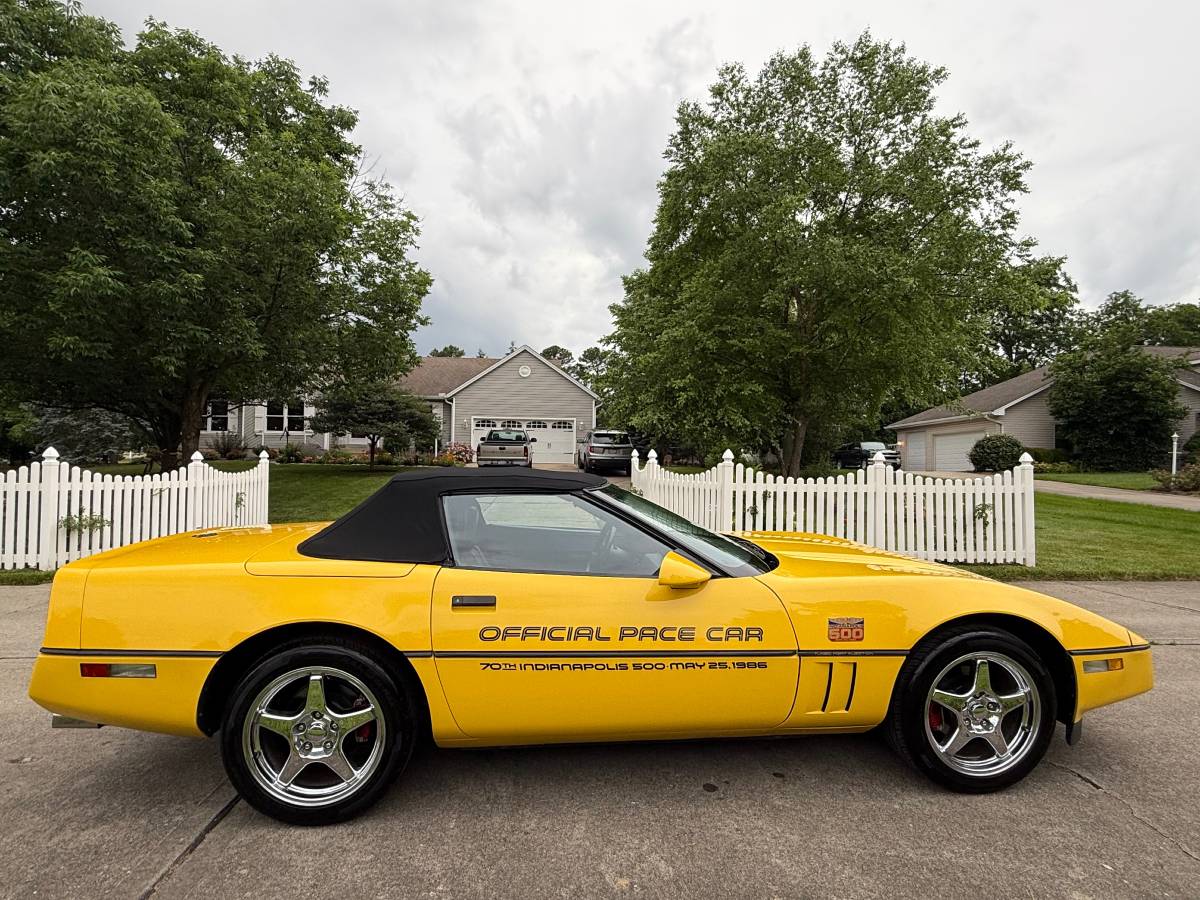 Chevrolet-corvette-convertible-1986-yellow-9