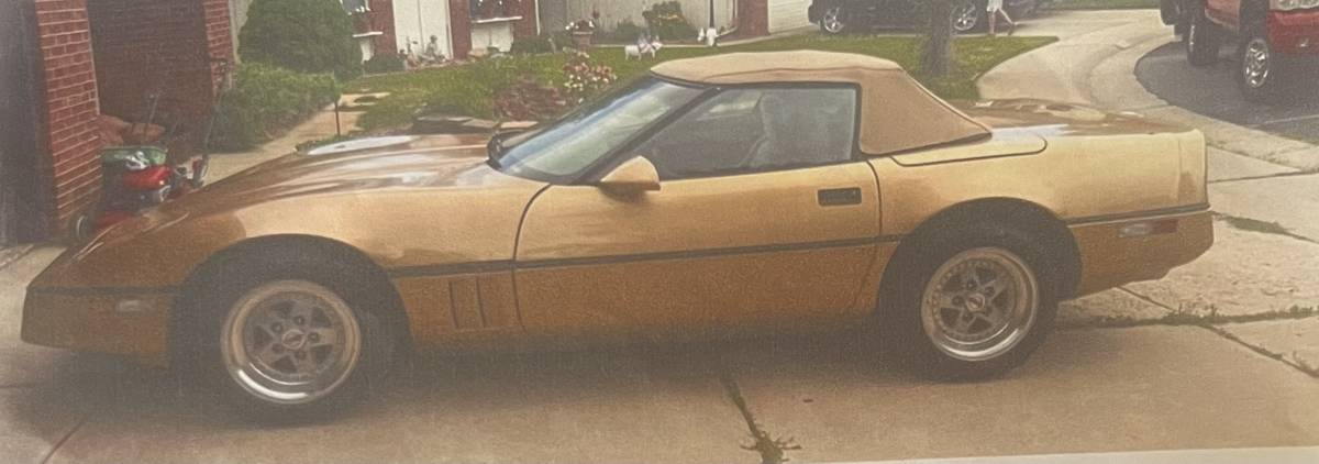 Chevrolet-corvette-convertible-1987-2