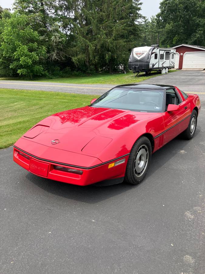 Chevrolet-corvette-coupe-1984-red-1
