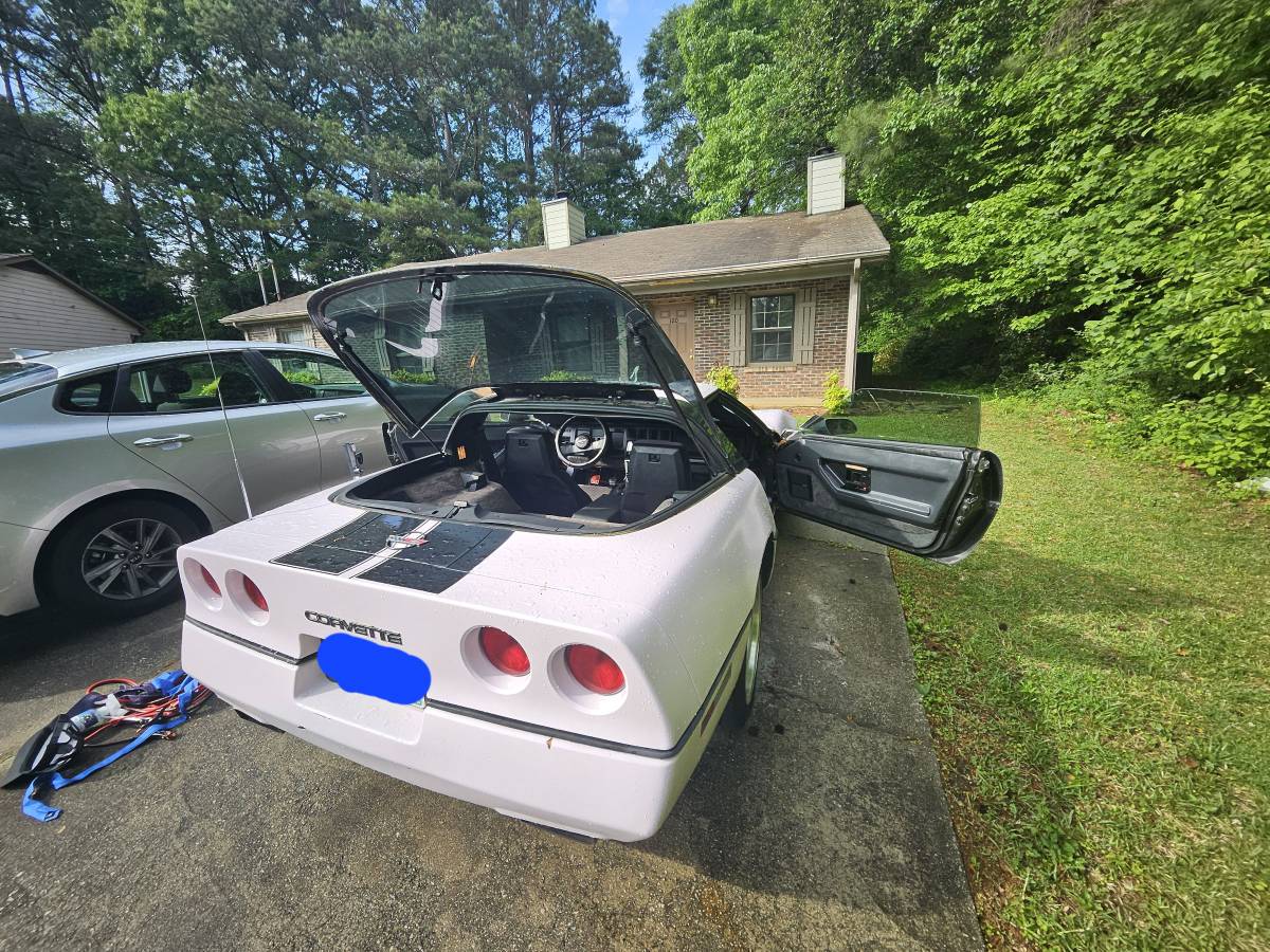 Chevrolet-corvette-coupe-1986-custom-10
