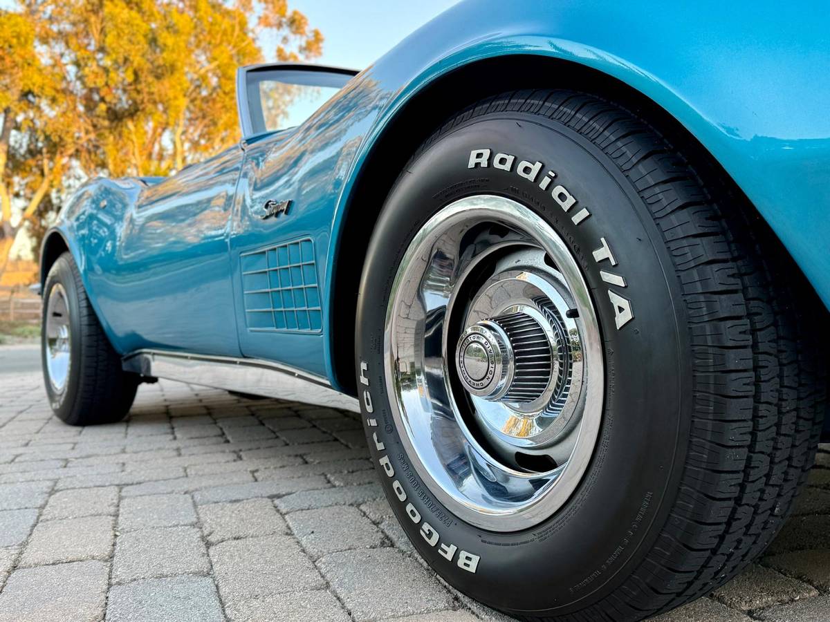 Chevrolet-corvette-stingray-1971-blue-11
