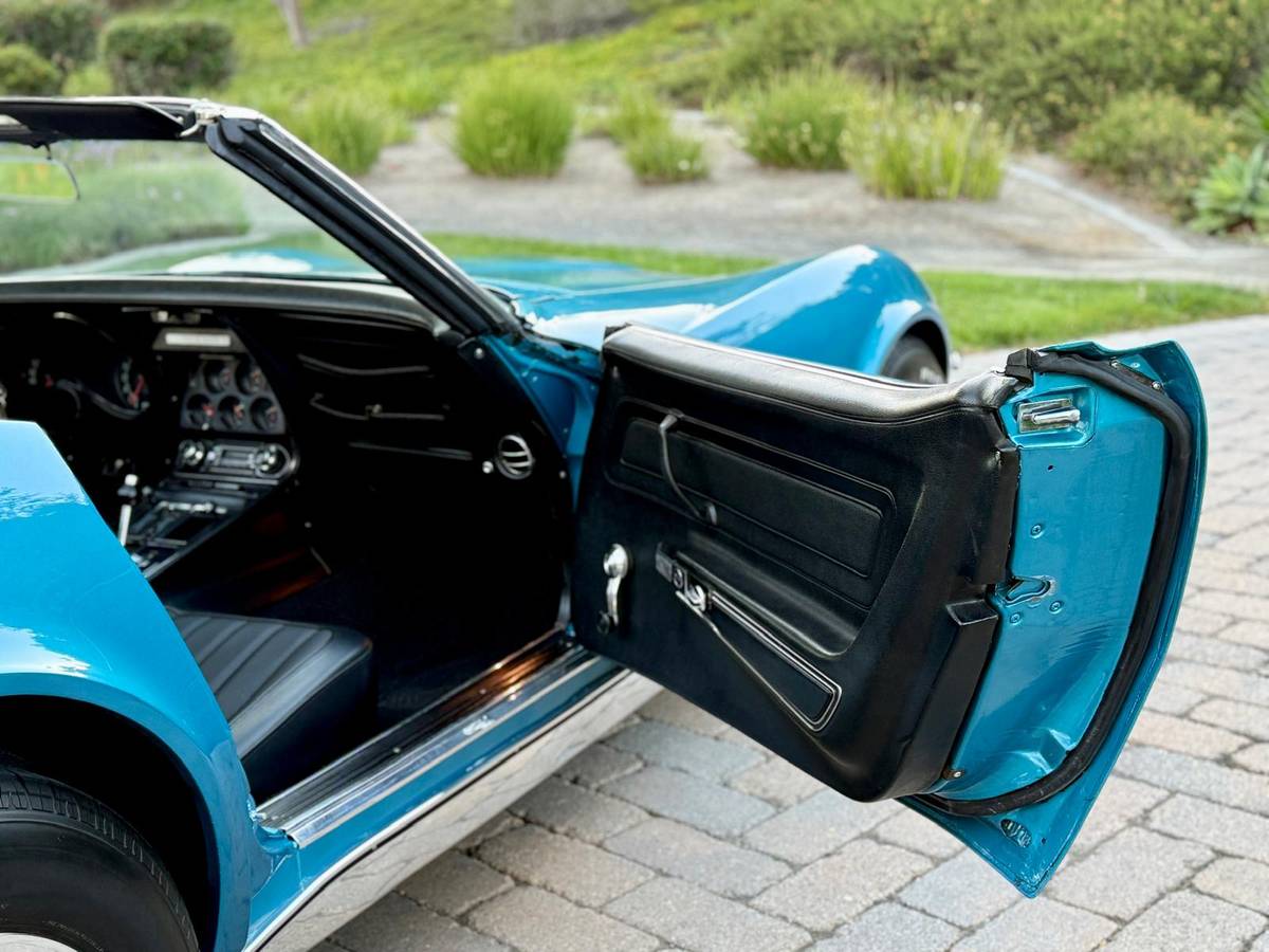 Chevrolet-corvette-stingray-1971-blue-16