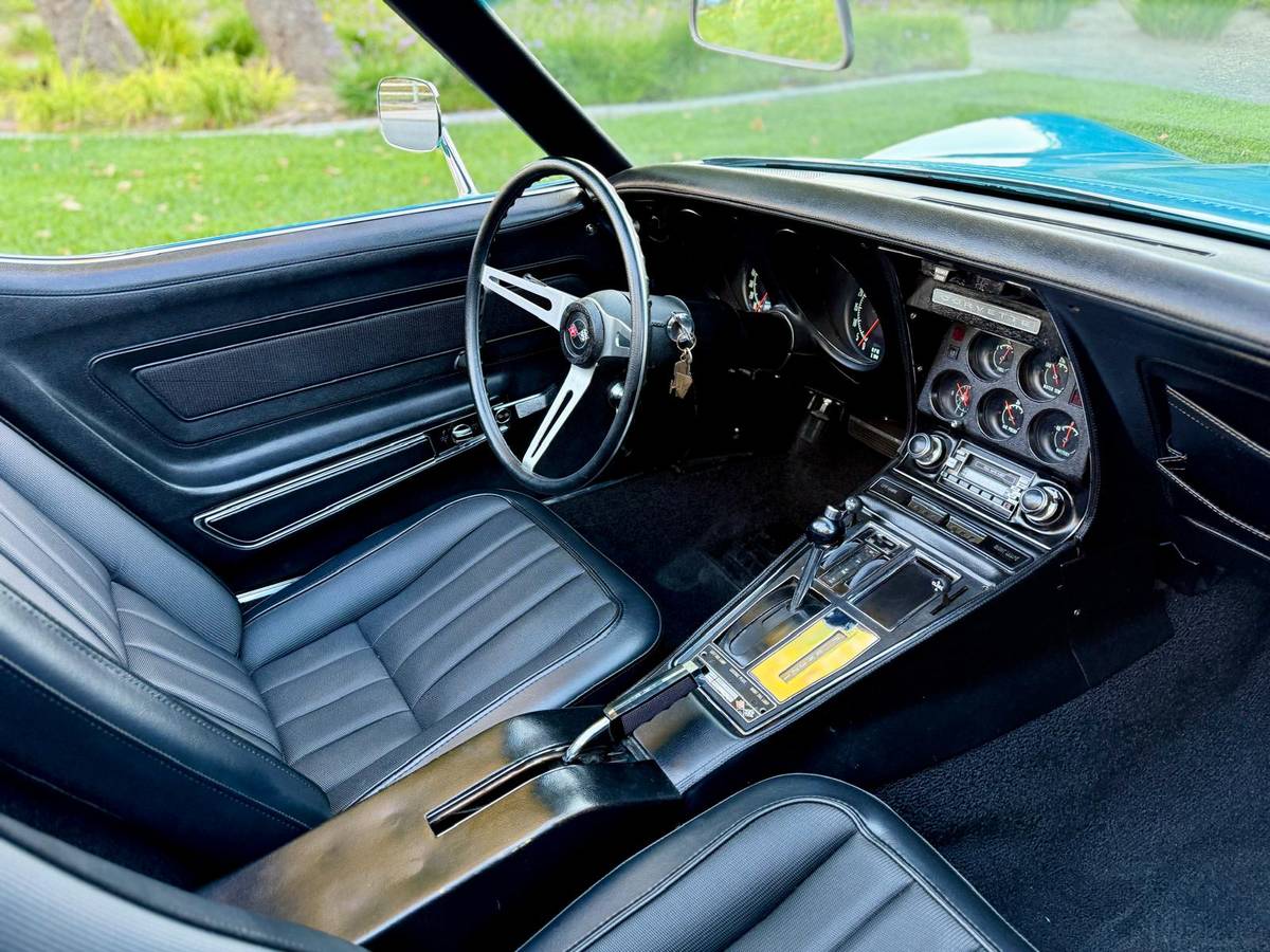 Chevrolet-corvette-stingray-1971-blue-17