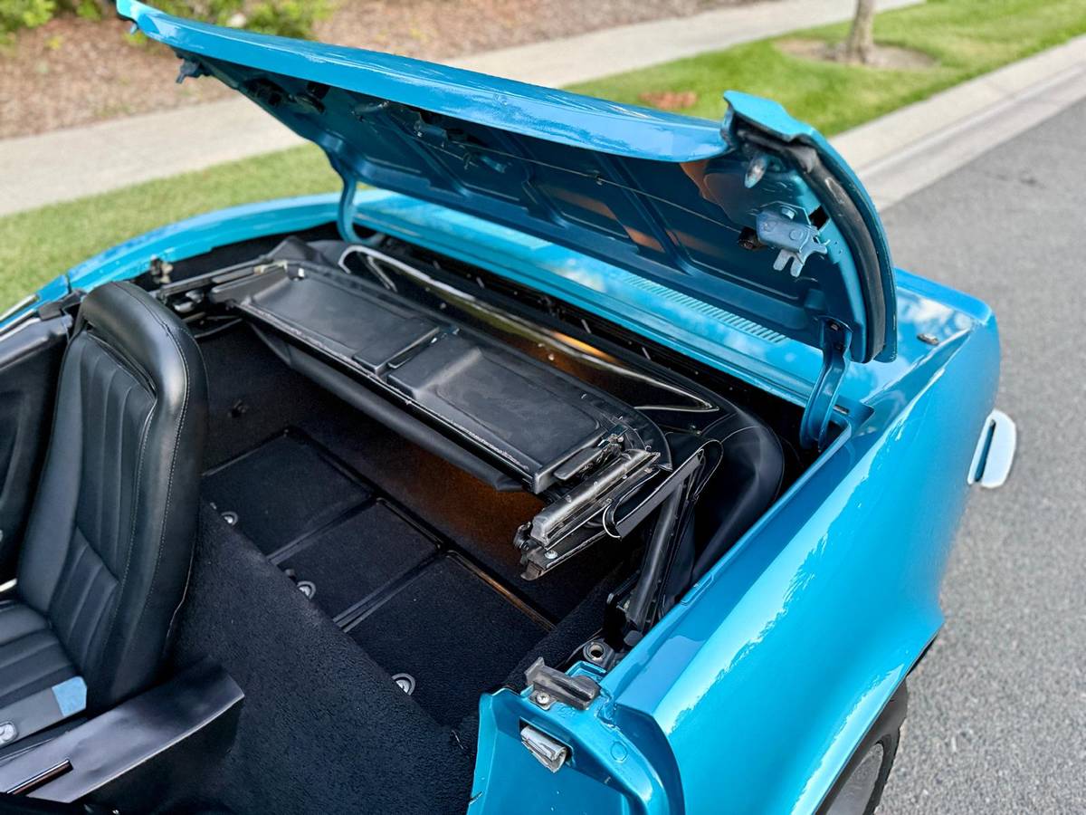Chevrolet-corvette-stingray-1971-blue-19