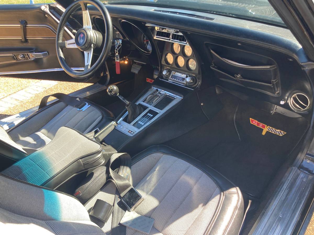 Chevrolet-corvette-stingray-1973-black-1