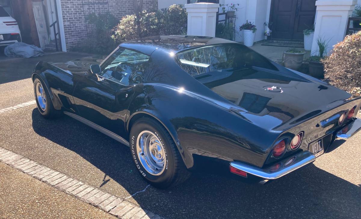 Chevrolet-corvette-stingray-1973-black-9