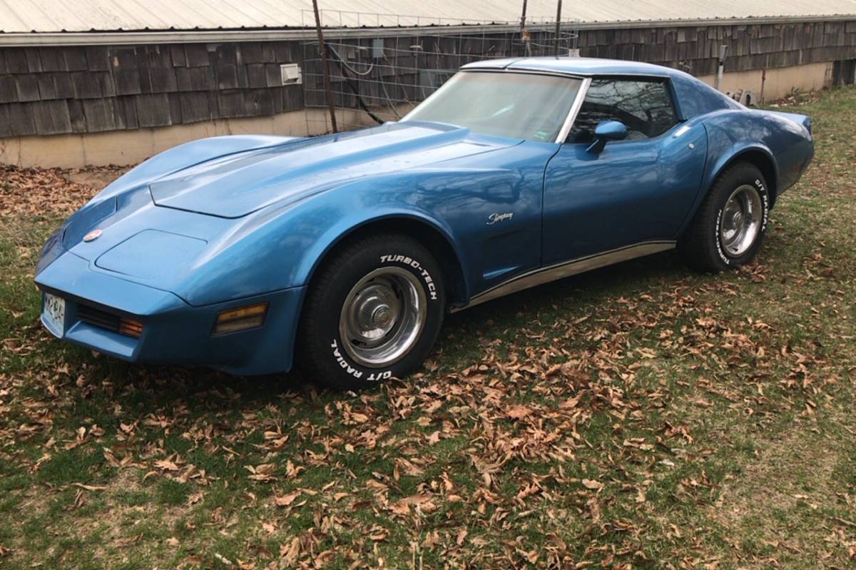 Chevrolet-corvette-stingray-1976-blue