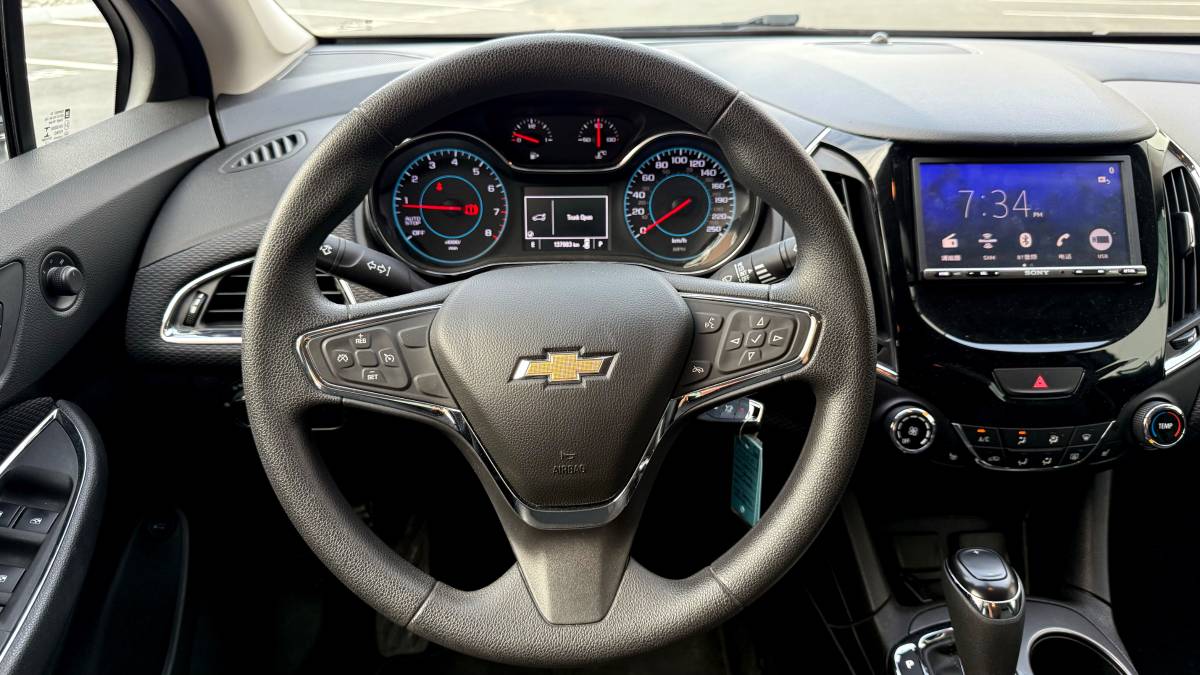 Chevrolet-cruze-2017-10