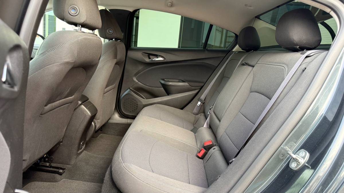 Chevrolet-cruze-2017-17