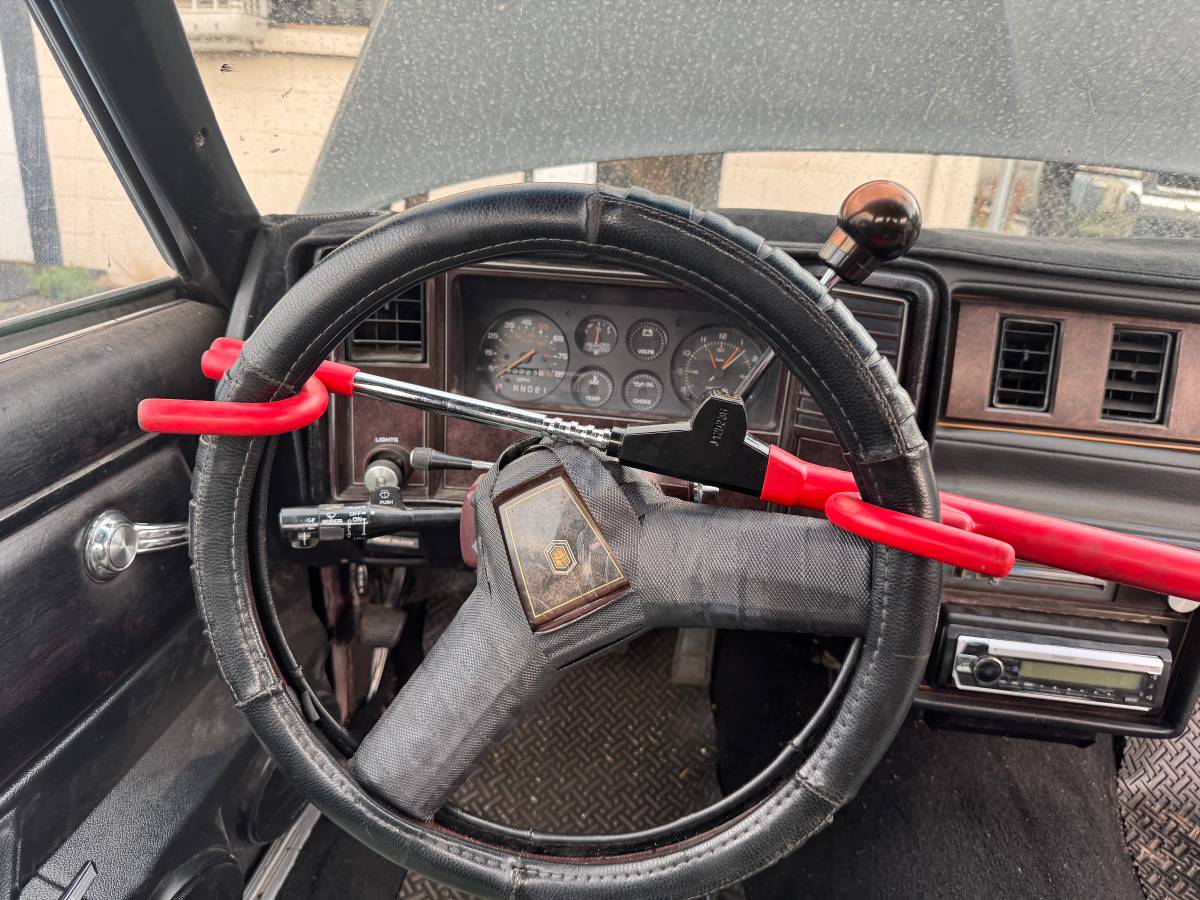 Chevrolet-el-camino-1983-black-4