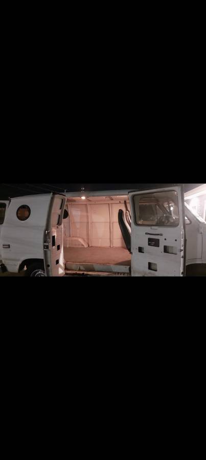 Chevrolet-g10-van-1988-white-11