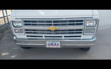 Chevrolet-g10-van-1988-white-3