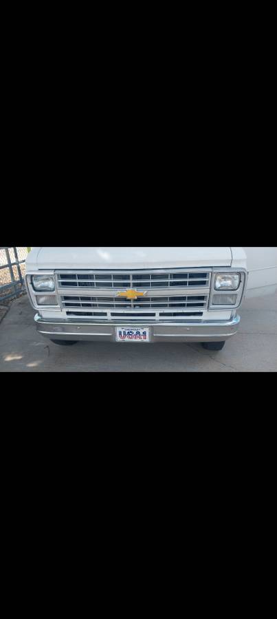 Chevrolet-g10-van-1988-white-3