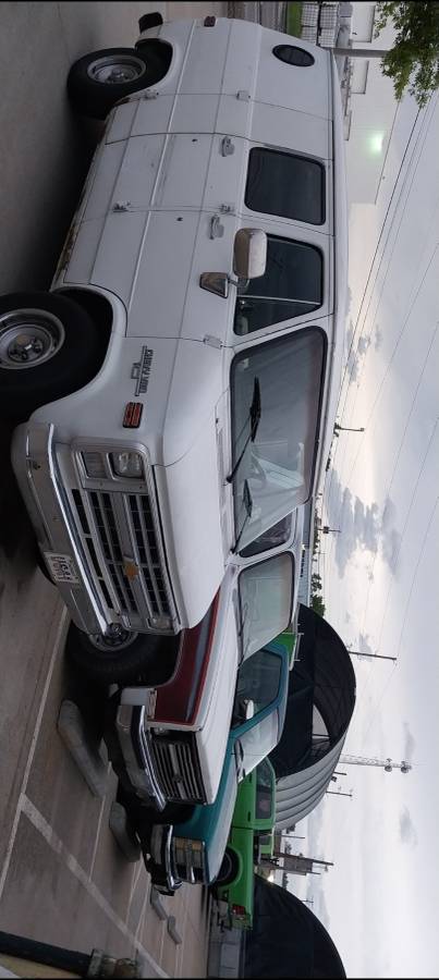 Chevrolet-g10-van-1988-white-5