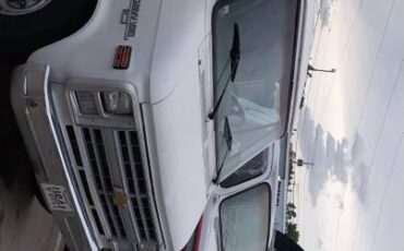 Chevrolet-g10-van-1988-white-5