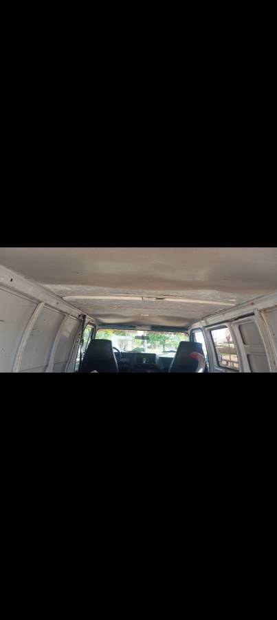 Chevrolet-g10-van-1988-white-7