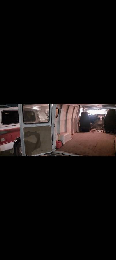 Chevrolet-g10-van-1988-white-9