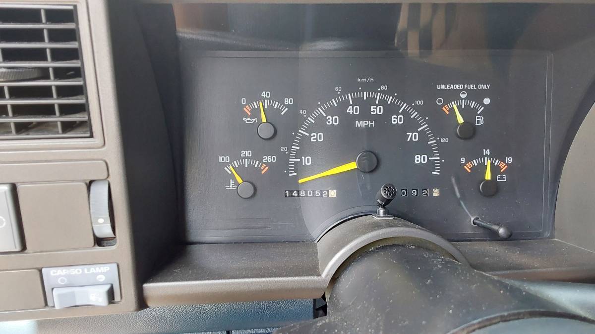 Chevrolet-gmt-400-12-ton-2wd-1994-silver-3