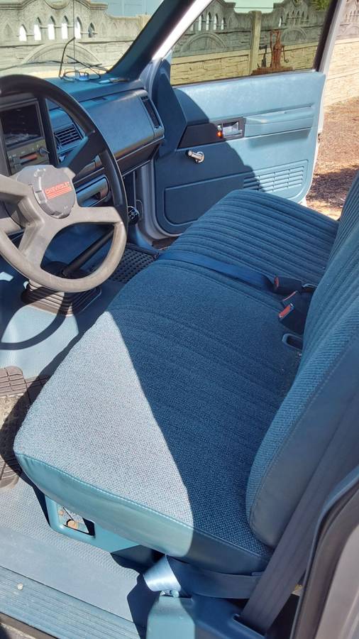 Chevrolet-gmt-400-12-ton-2wd-1994-silver-5
