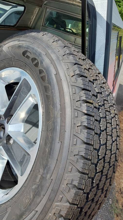 Chevrolet-gmt-400-12-ton-2wd-1994-silver-8