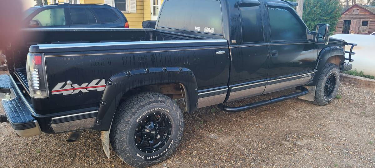 Chevrolet-gmt-400-34-ton-nominal-1995-black-1