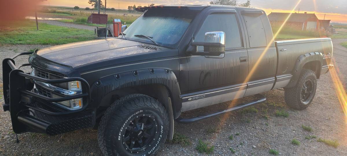 Chevrolet-gmt-400-34-ton-nominal-1995-black-3
