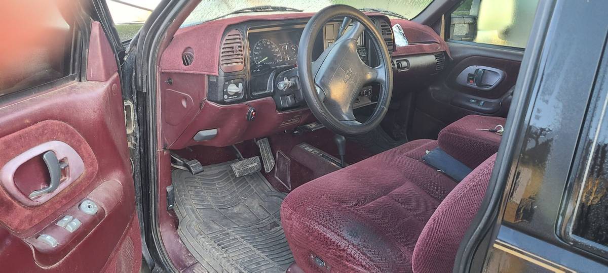 Chevrolet-gmt-400-34-ton-nominal-1995-black-5
