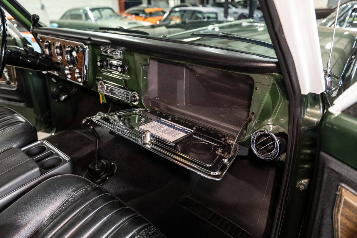 Chevrolet-k10-1972-green-10