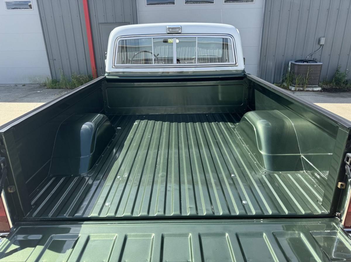 Chevrolet-k10-1972-green-9
