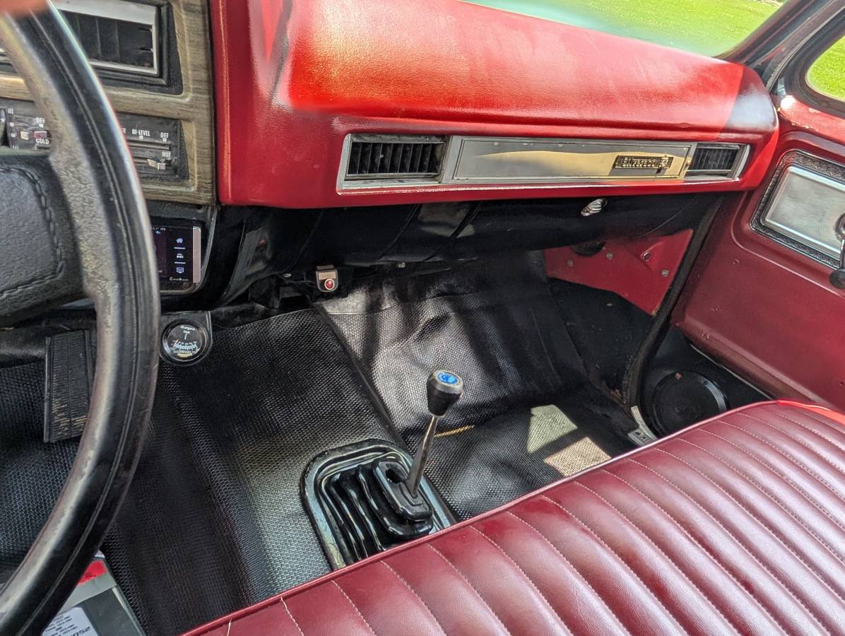 Chevrolet-k10-1979-black-10