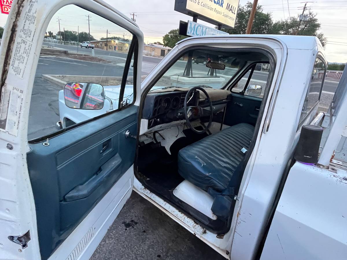 Chevrolet-r20-1983-white-14