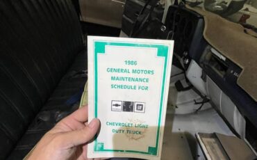 Chevrolet-r20-1983-white-2