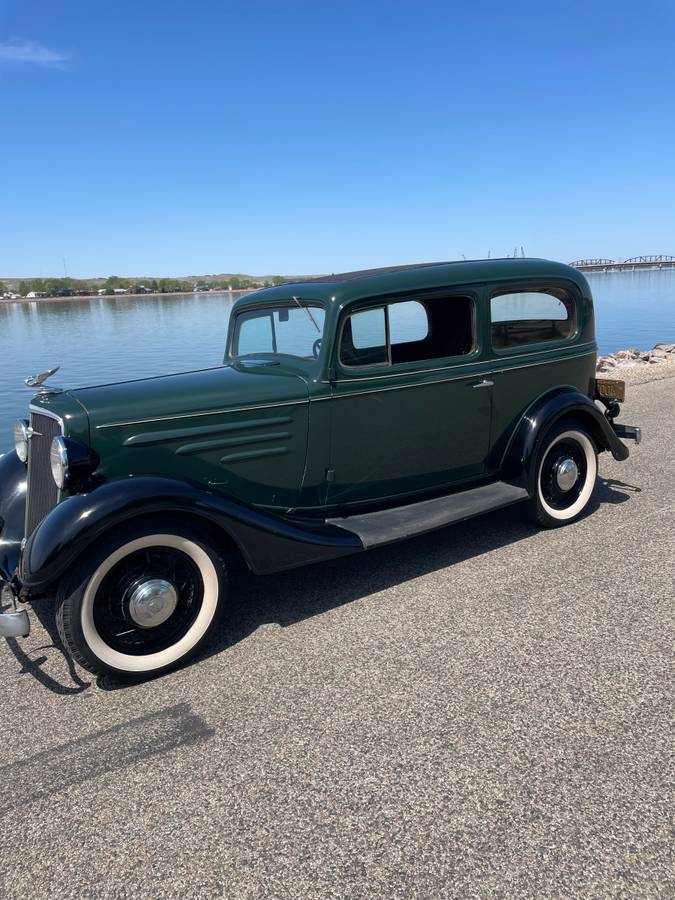 Chevrolet-sedan-2-dr-1935-green-1