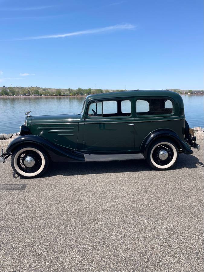 Chevrolet-sedan-2-dr-1935-green-13
