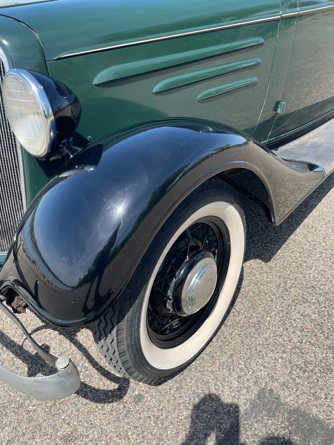 Chevrolet-sedan-2-dr-1935-green-7