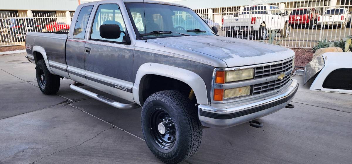 Chevrolet-silverado-k2500-4x4-1993-silver-1