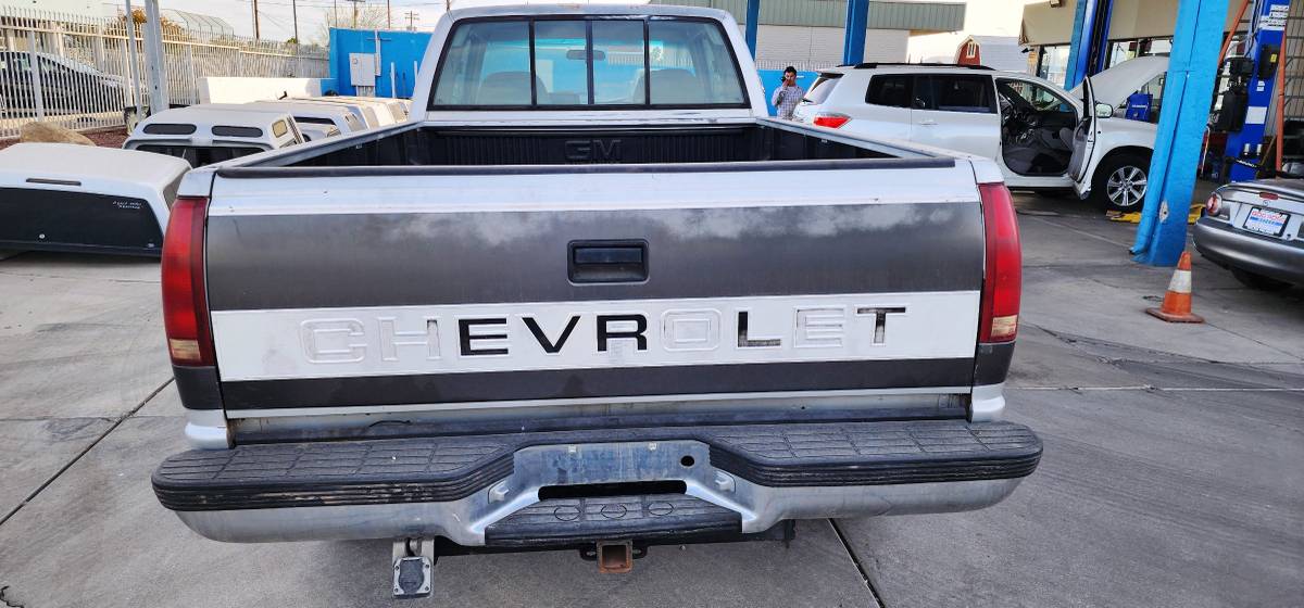 Chevrolet-silverado-k2500-4x4-1993-silver-2