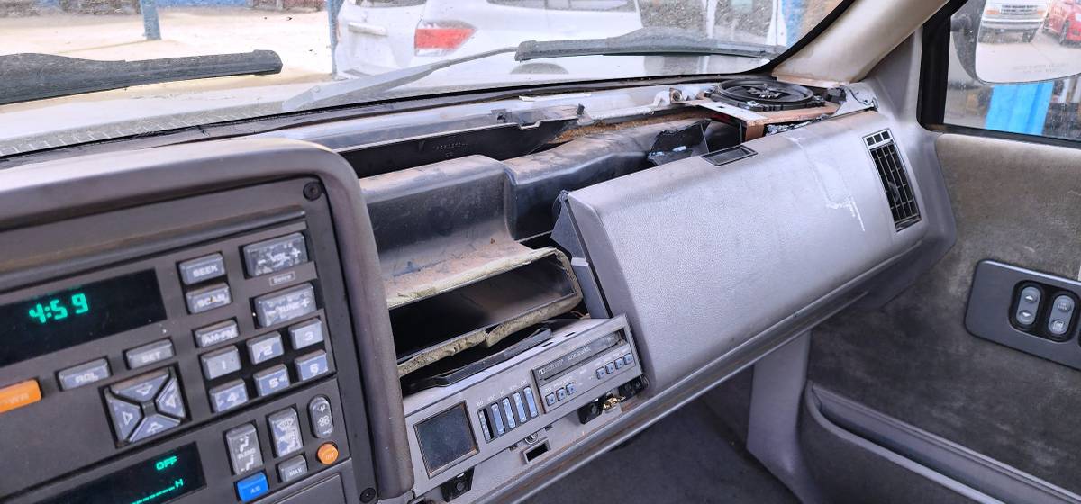 Chevrolet-silverado-k2500-4x4-1993-silver-6