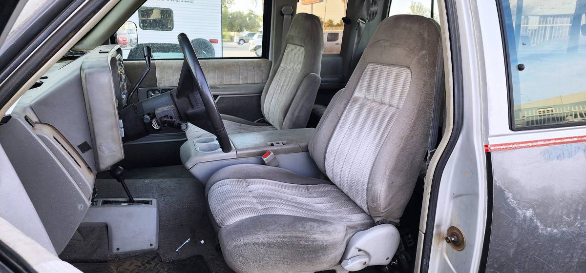 Chevrolet-silverado-k2500-4x4-1993-silver-7
