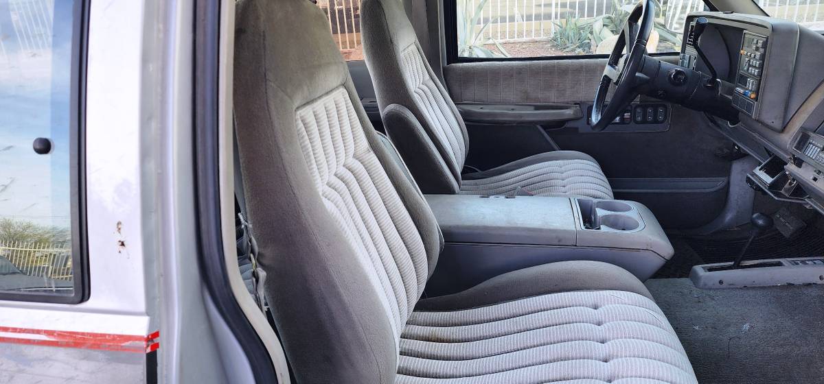 Chevrolet-silverado-k2500-4x4-1993-silver-8